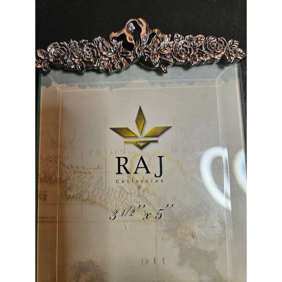 RAJ Pewter Picture Frame 3.5x7,  Screw holder for glass. Ornate top bottom, Read - Picture 2 of 7